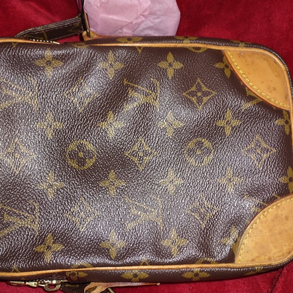 AUTHENTICATED, VINTAGE (LV) Louis Vuitton Monogram Danube Crossbody Bag - Picture 5 of 15